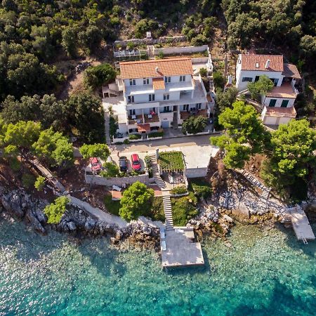 Apartments Luka Uble المظهر الخارجي الصورة