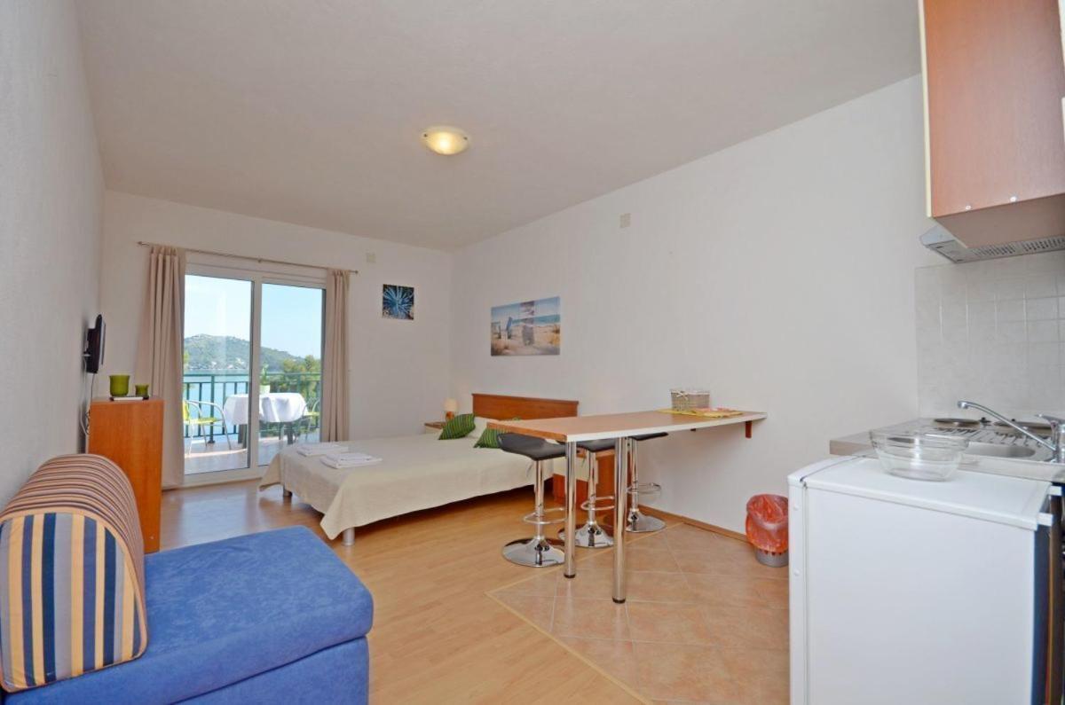 Apartments Luka Uble المظهر الخارجي الصورة
