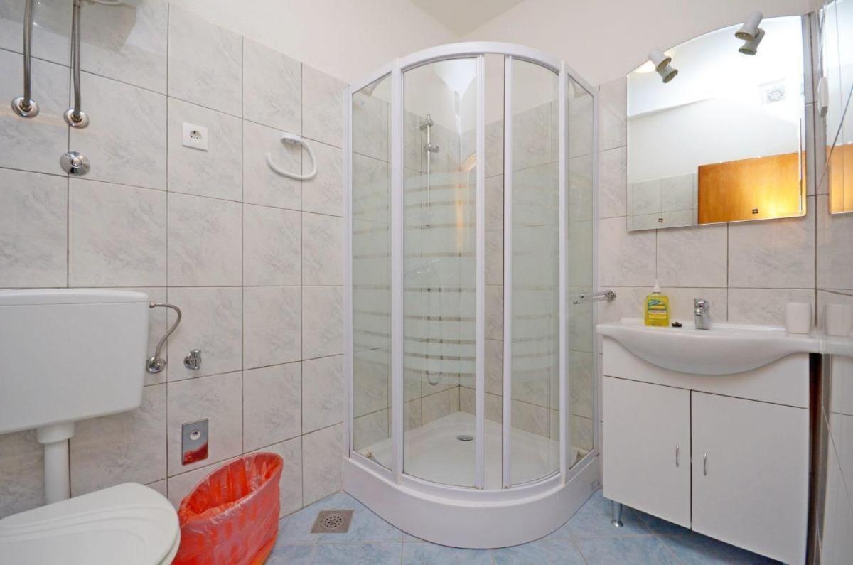 Apartments Luka Uble المظهر الخارجي الصورة