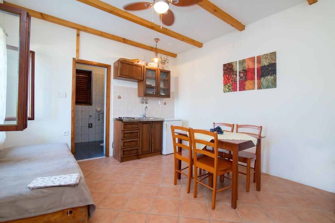 Apartments Luka Uble المظهر الخارجي الصورة